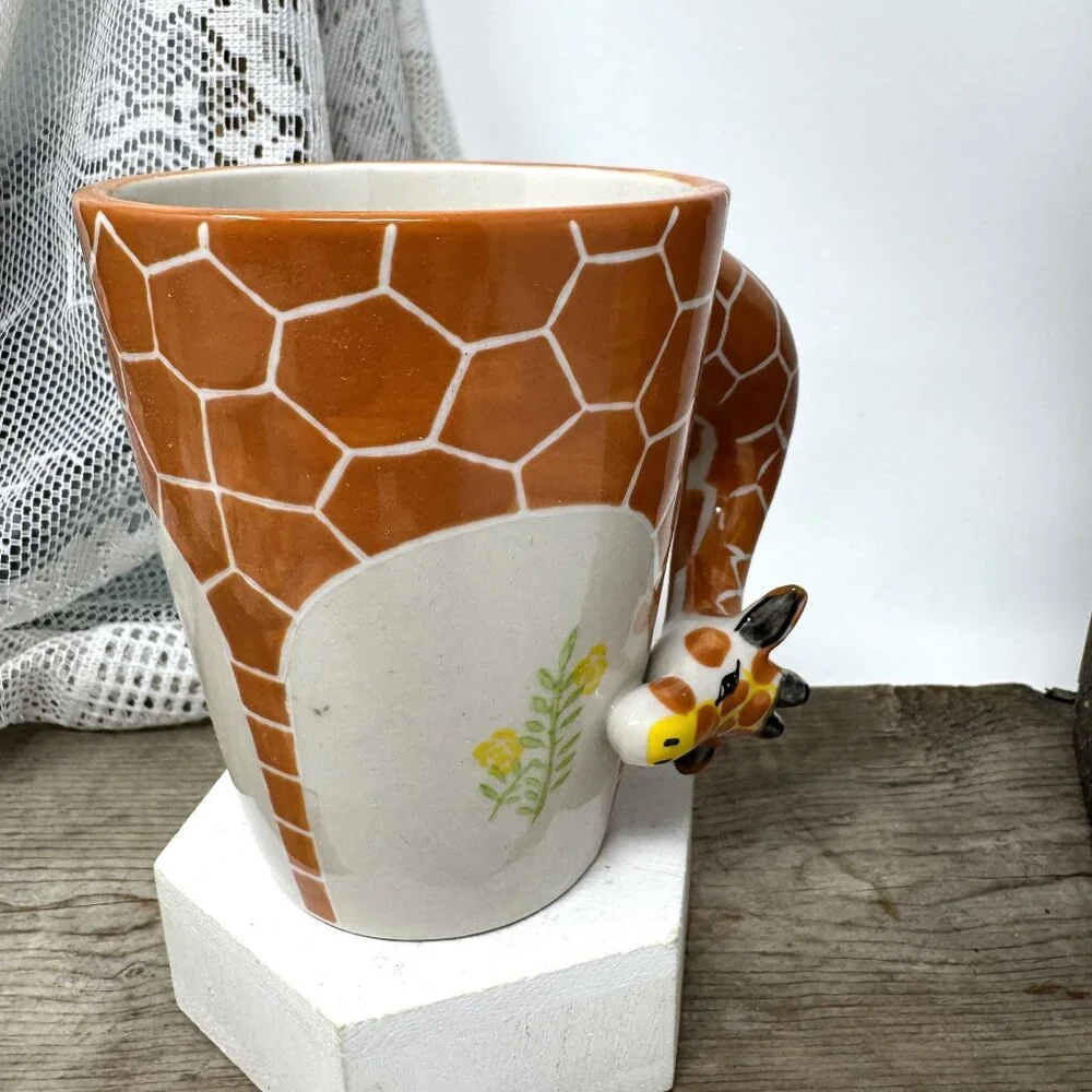 Giraffe-Themed Ceramic Mug With Honeycomb Pattern & Yellow Flower Detail